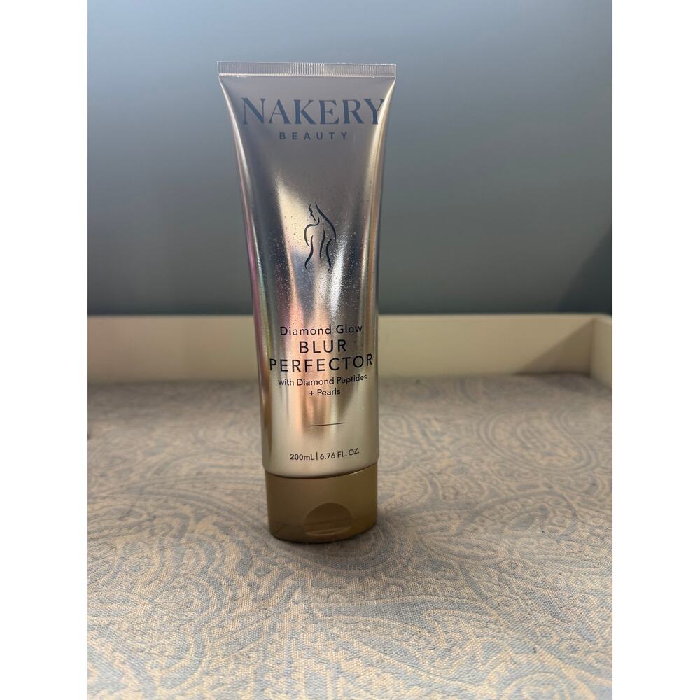 Nakery Beauty Diamond Glow Blur Perfector with Diamond Peptides + Pearls